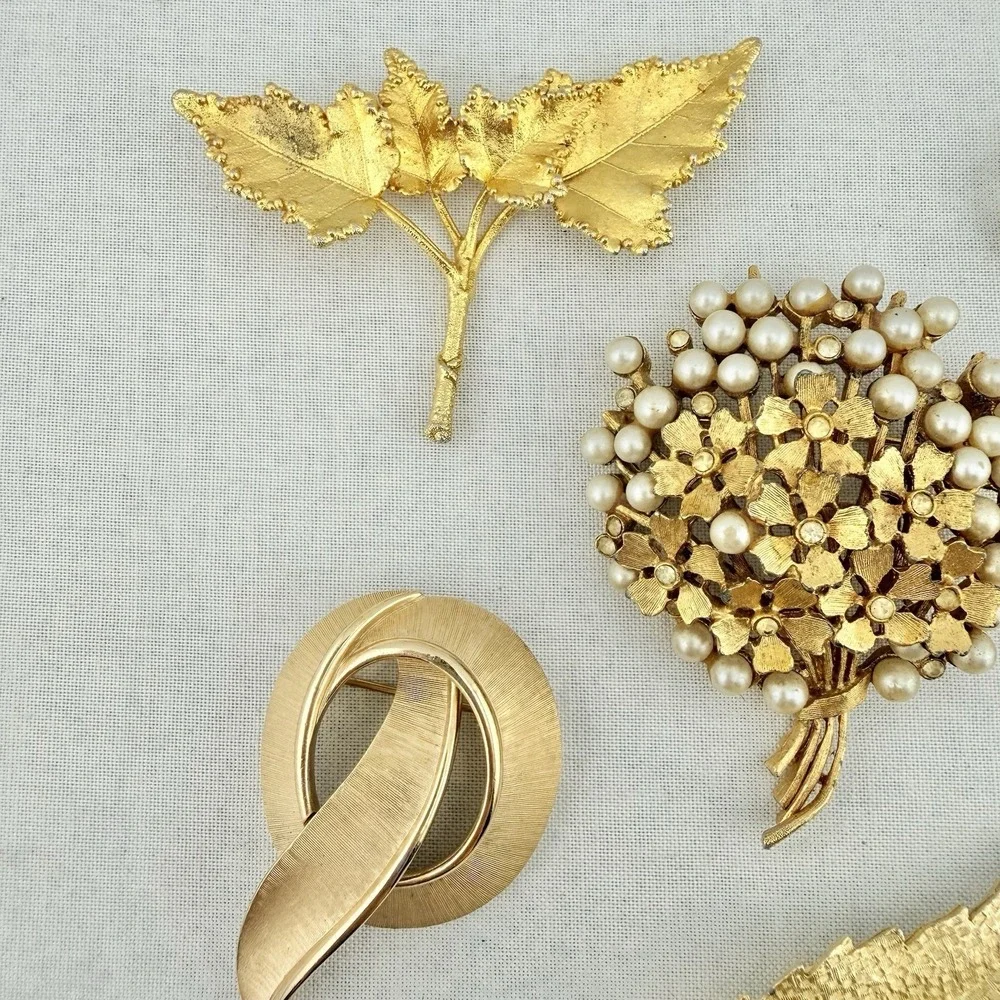 Vintage Brooch Lot Trifari BSK Gold Tone‎ Pearl Enamel Flower Leaf Cluster Green